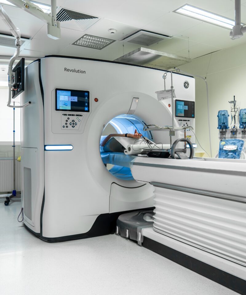 das Bild zeigt eine Computertomographische Untersuchungsanlage zur Röntgenschnittbilduntersuchung
