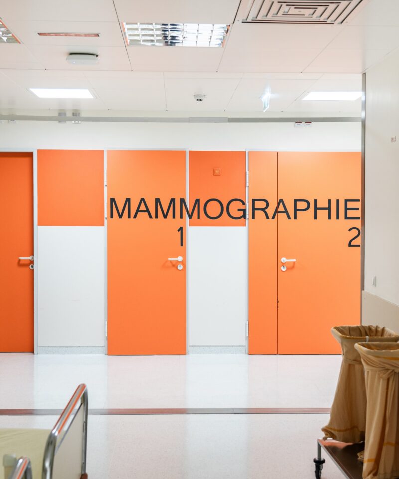 die hellen Räumlichkeiten im Institut für Radiologie werden gezeigt - Räume der Mammographie