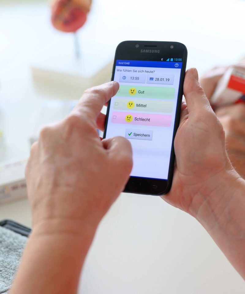es wird die Bedienbarkeit des HerzMobilApp vorgezeigt
