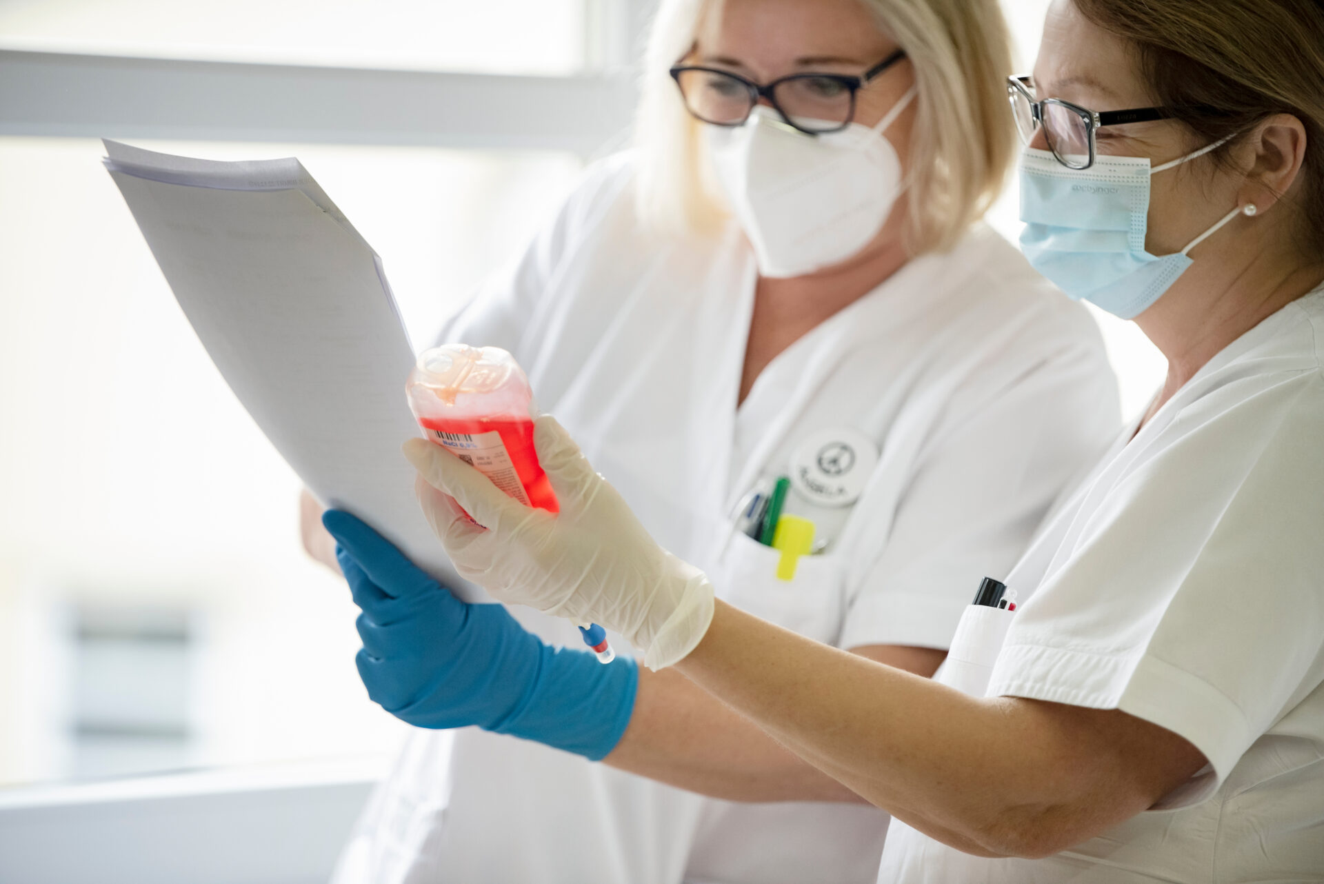 Die Gabe kritischer Medikamente erfolgt durch zwei Mitarbeiterinnen aus der Pflege nach dem Vier-Augen-Prinzip.