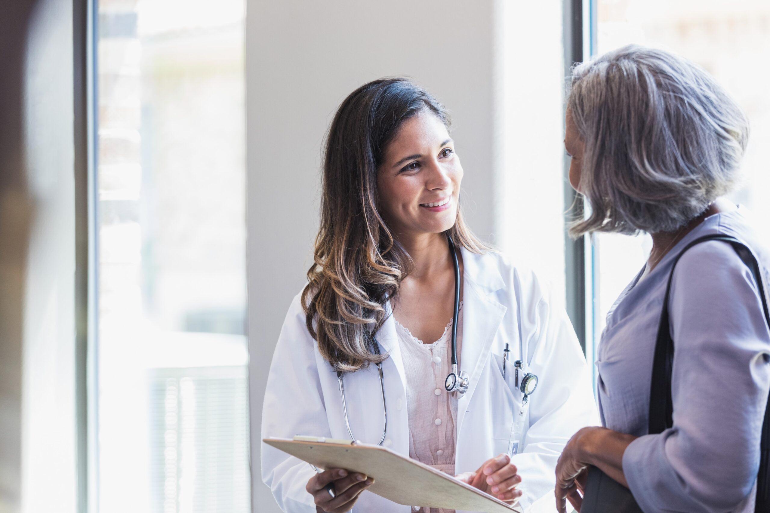 Gespräch zwischen Ärztin und Patientin